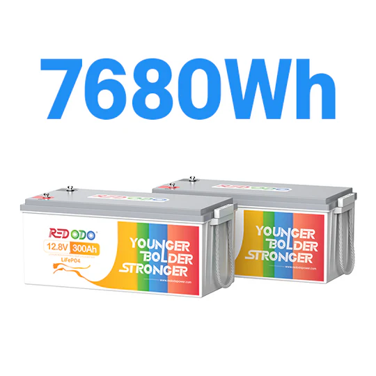 deux batteries lithium Redodo 12V 300Ah, extensibles en série ou parallèle, capacité totale 7680Wh